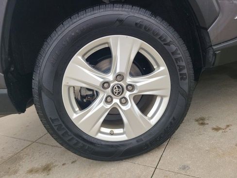 Used 2021 Toyota RAV4 LE w/ Carpet Mat Package (TMS) image 10