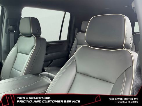 Used 2025 Chevrolet Suburban Premier RWD image 24