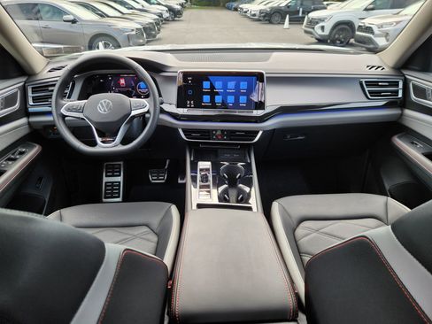 Used 2025 Volkswagen Atlas Peak Edition SE image 8