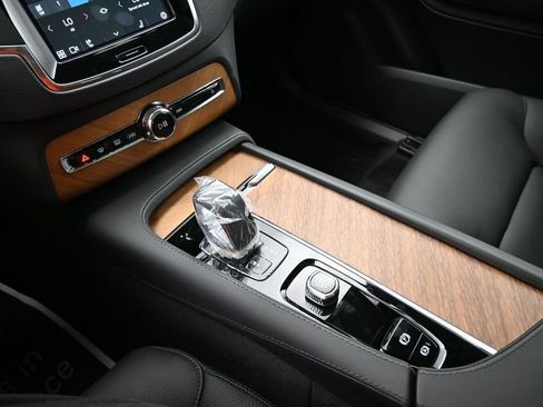 New 2025 Volvo XC90 T8 Core w/ Protection Package Premier image 16