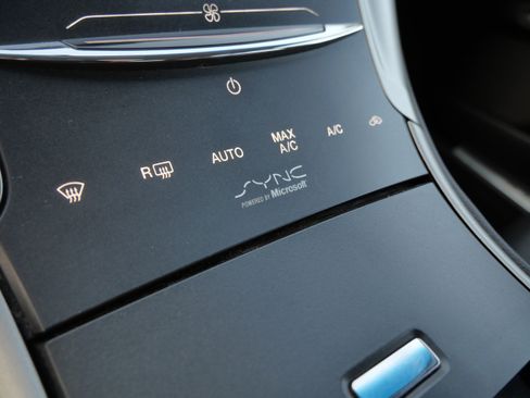 Used 2014 Lincoln MKZ image 27