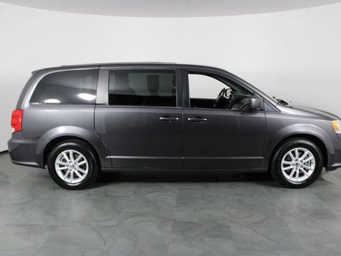 Used 2020 Dodge Grand Caravan SE FWD image 14