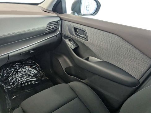 Used 2023 Nissan Rogue S AWD/4WD image 38