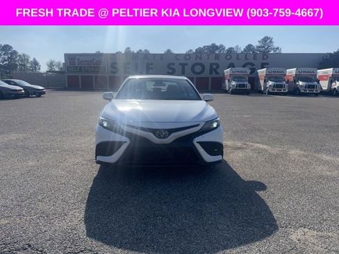 Used 2023 Toyota Camry SE image 2