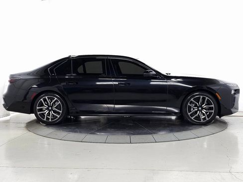 Used 2025 BMW 760i xDrive w/ Premium Package image 13