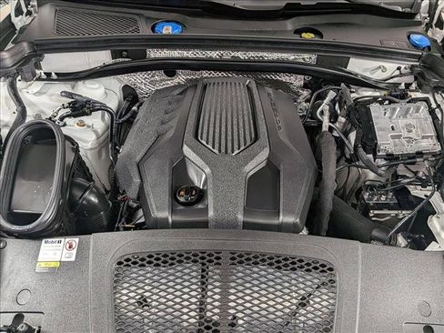Certified 2023 Porsche Macan image 26