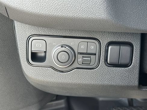 Used 2023 Mercedes-Benz Sprinter 2500 image 33