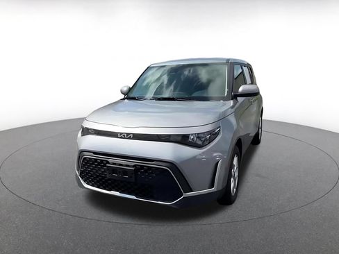 Used 2025 Kia Soul LX w/ LX Technology Package FWD image 6