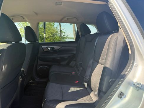 Used 2018 Nissan Rogue SV FWD image 13