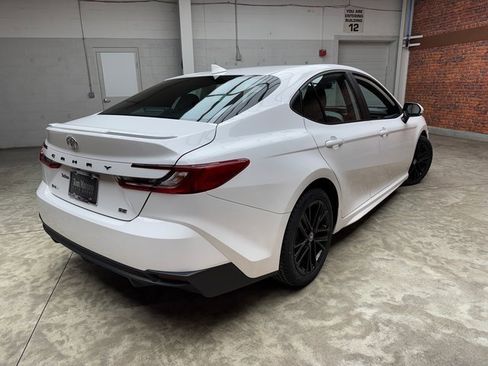 Used 2025 Toyota Camry SE image 5