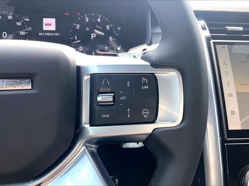 Certified 2025 Land Rover Discovery Dynamic SE AWD/4WD image 24