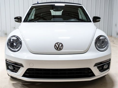 Used 2014 Volkswagen Beetle R-Line FWD image 24