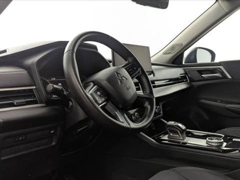 Used 2025 Mitsubishi Outlander SE AWD/4WD image 26