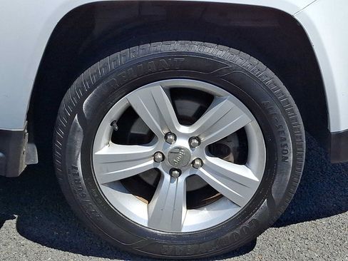 Used 2017 Jeep Compass Latitude AWD/4WD image 8