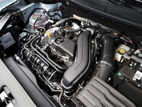 New 2025 Volkswagen Taos SE image 28