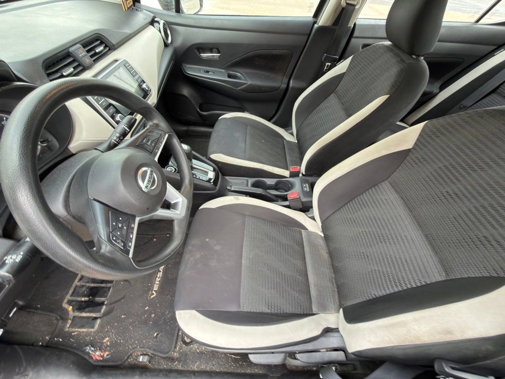 Used 2021 Nissan Versa SV FWD image 10