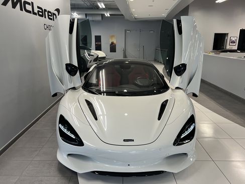 Used 2024 McLaren 750S Spider image 28