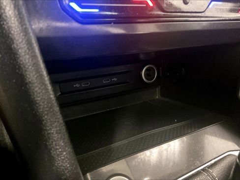 Used 2023 Volkswagen Tiguan SE image 27