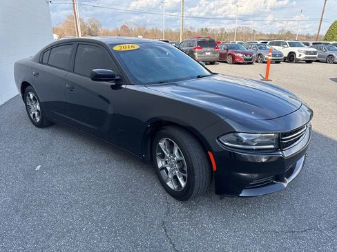 Used 2016 Dodge Charger SE w/ Power Sunroof Group image 3