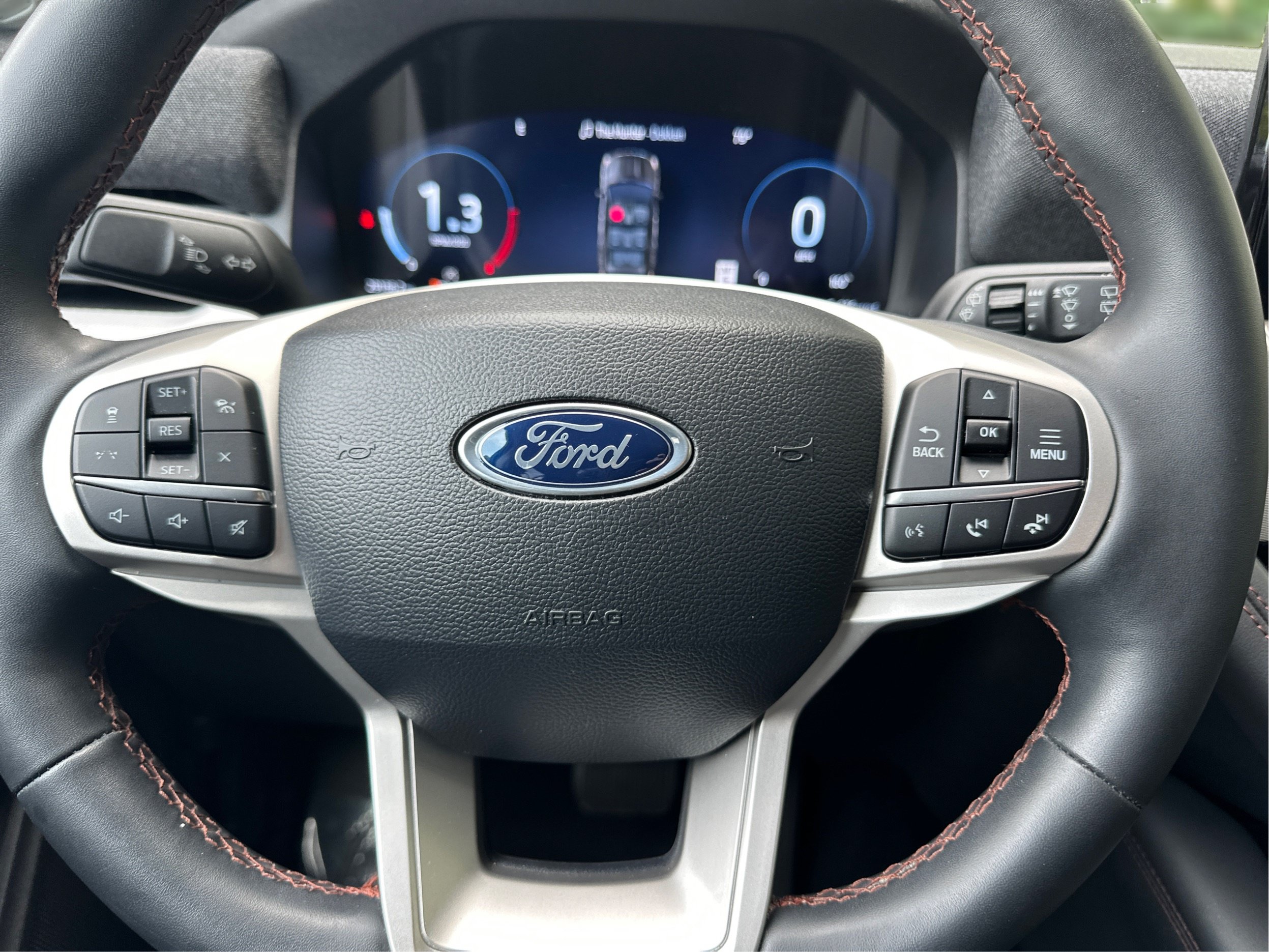 Used 2025 Ford Explorer Active AWD/4WD image 21