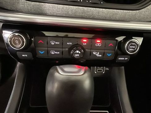 Used 2023 Jeep Compass Latitude w/ Sun and Sound Group AWD/4WD image 22