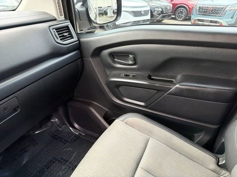 Used 2021 Nissan Titan S AWD/4WD image 28