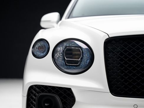 Used 2021 Bentley Bentayga Plug-In Hybrid AWD/4WD image 9