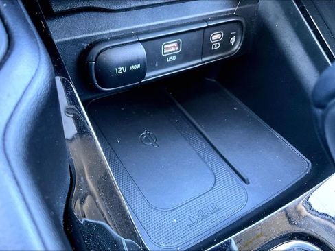 Used 2025 Kia Telluride S image 32