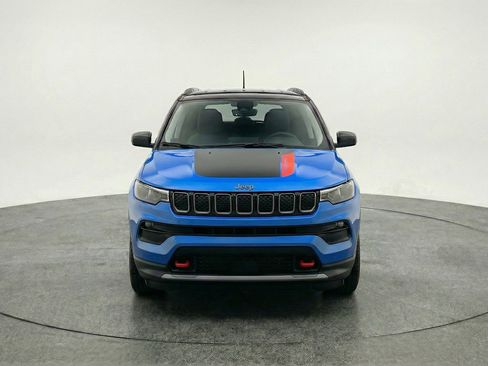 Used 2025 Jeep Compass Trailhawk AWD/4WD image 2