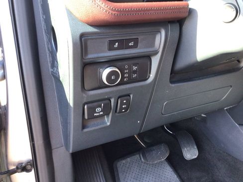 Used 2022 Ford Expedition Max Limited AWD/4WD image 18