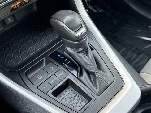 Used 2021 Toyota RAV4 XLE Premium image 20