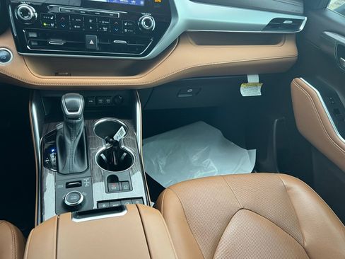 Used 2021 Toyota Highlander Platinum image 37