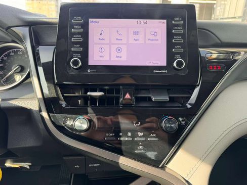 Used 2022 Toyota Camry LE image 23