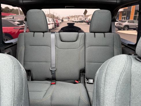 Used 2025 Jeep Wrangler Sport image 27