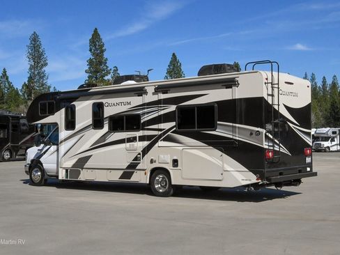 Used 2019 Ford E-450 and Econoline 450 Super Duty w/ Motorhome Prep Package image 2