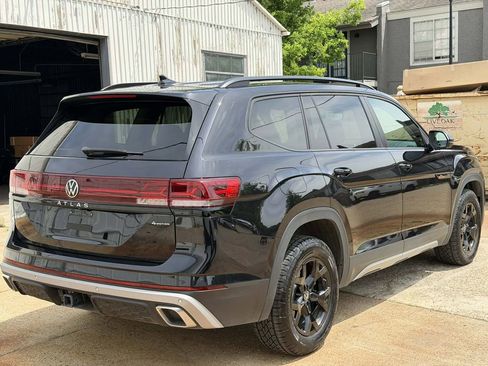 Certified 2025 Volkswagen Atlas Peak Edition SE AWD/4WD image 3