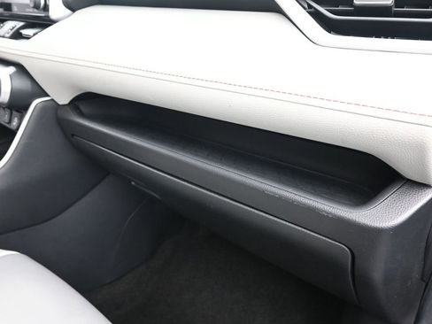 Used 2021 Toyota RAV4 XLE Premium image 16