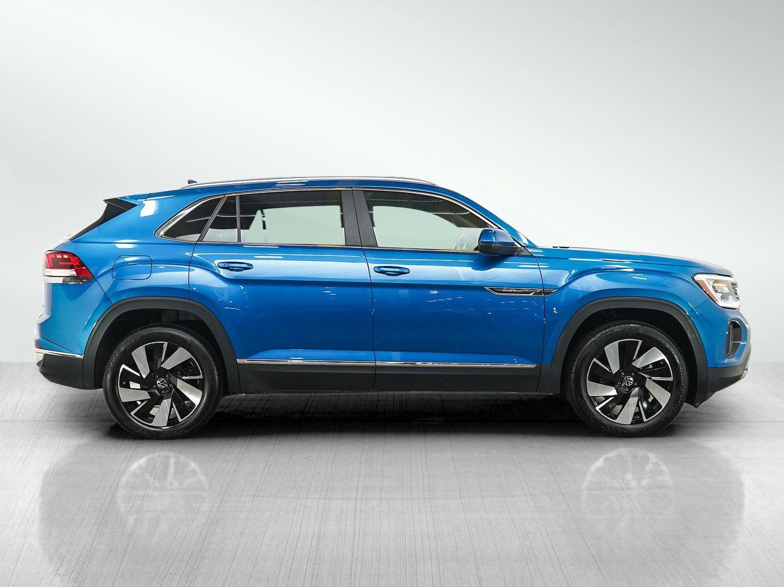 Used 2024 Volkswagen Atlas Cross Sport SEL AWD/4WD image 6
