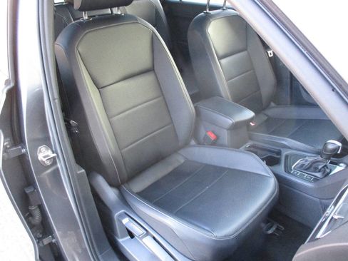 Used 2021 Volkswagen Tiguan SE R-Line image 19