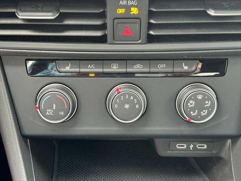 Used 2024 Volkswagen Jetta Sport image 25