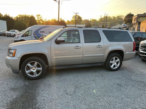 Used 2009 Chevrolet Suburban LT w/ Luxury Package image 4