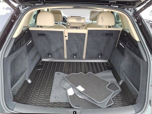 Used 2023 Audi Q5 2.0T Premium w/ Convenience Package image 8