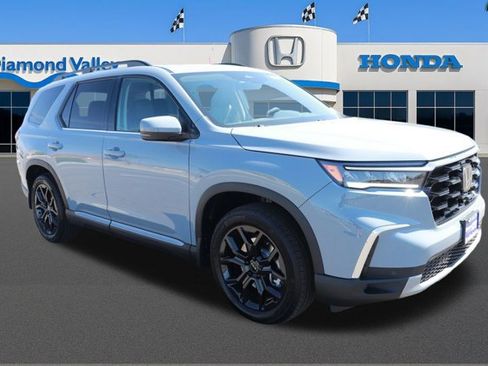 New 2025 Honda Pilot Touring image 1