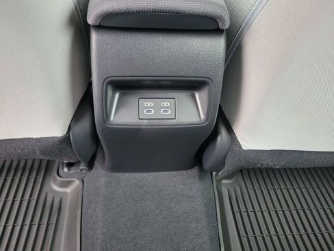 Used 2025 Toyota Corolla LE image 12