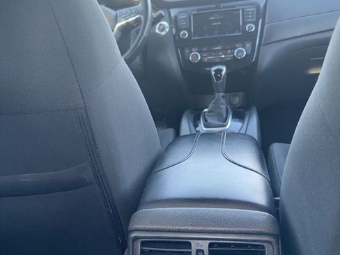 Used 2018 Nissan Rogue SV AWD/4WD image 14