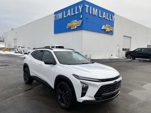 Used 2024 Chevrolet Trax ACTIV w/ Driver Confidence Package image 2