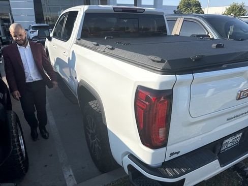 Used 2022 GMC Sierra 1500 AT4 w/ AT4 Premium Package image 4