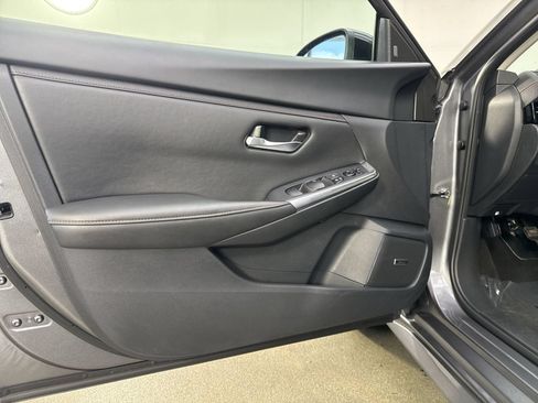 Used 2023 Nissan Sentra SR w/ SR Premium Package FWD image 21