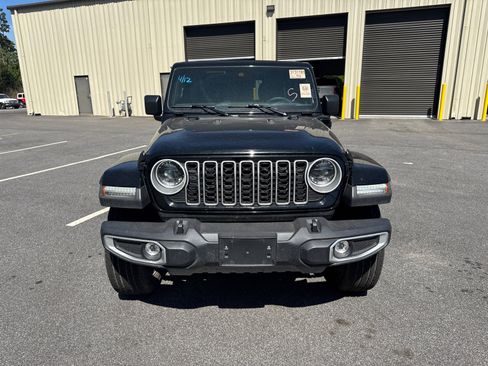 Used 2025 Jeep Wrangler Unlimited Sahara w/ Safety Group AWD/4WD image 2