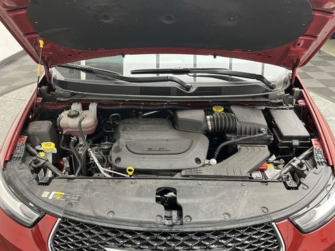 Used 2025 Chrysler Pacifica Select image 27